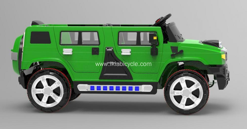 Emmotoka y’amasannyalaze Green langi okuvuga ku mmotoka .